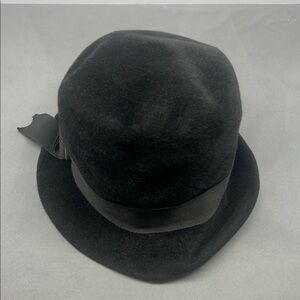 Elegant Black Felt‎ Peach Bloom Hat with Ribbon.  Union made